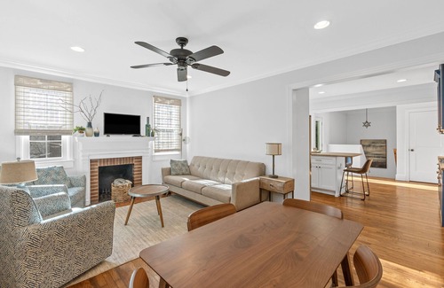 Greenville House | Beautifully Renovated Cottage Style Home - 5 Mins from Downtown