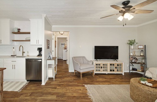 North End Condo | Beautifully Renovated Beach-Block Condo! Steps away from Boardwalk & BEACH!