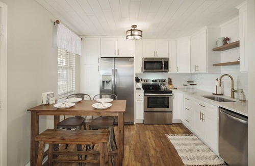 North End Condo | Beautifully Renovated Beach-Block Condo! Steps away from Boardwalk & BEACH!
