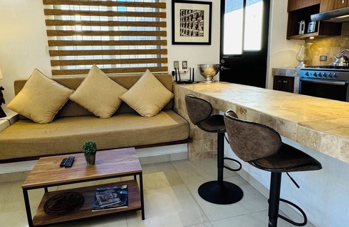 San Antonio Tlayacapan House | Beautifully Renovated 1 Bedroom Guest House in Ajijic - Walk to Everything