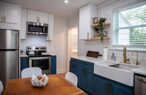 Pendleton King House | Beautifully Renovated and Decorated Home in Great Neighborhood