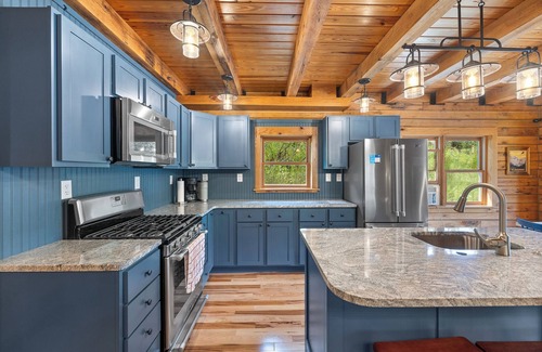 Deadwood Cabin | Beautifully Renovated Property Just off Highway Close to Trails and Lead!
