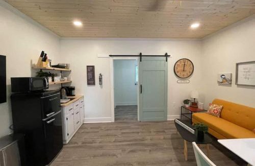 Winchester Apartment | Beautifully Renovated Studio 2 Miles From Marina!