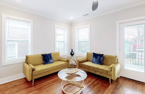 Eastside House | Beautifully renovated townhouse located in the charming city of Savannah, GA.