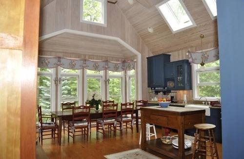 Bay View Cottage | Beautifully Renovated Victorian Cottage in Historic Bay View