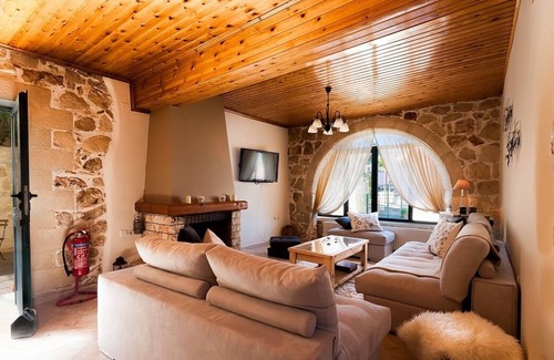 Makhairoi Villa | Beautifully Restored Stone Villa with A/C, Private Pool in a Traditional Village - 5 km from Kalyves