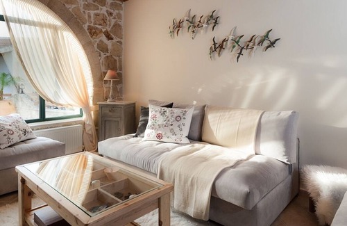 Makhairoi Villa | Beautifully Restored Stone Villa with A/C, Private Pool in a Traditional Village - 5 km from Kalyves