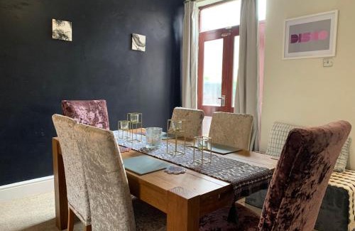 Levenshulme Apartment | Beautifully Styled 2BR Home with Garden