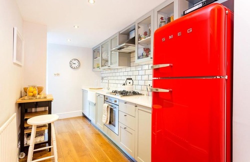 Dalston Apartment | Beautifully Styled Modern Apartment With Garden