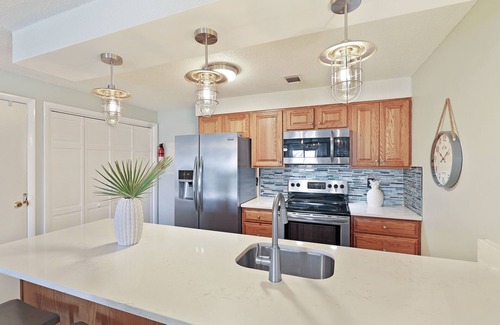 Ocean Ridge Condo | Beautifully Updated 2nd Floor Villa; Golf Course Views; Amenities Available for a Fee