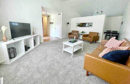 Acton House | Beautifully Updated 3bd/2ba, 2 Car Garage!