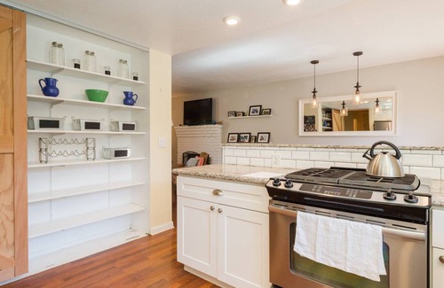 Santa Rosa House | Beautifully Updated Home In The Wine Country with A/C!