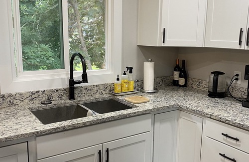 Moose Can Gully Apartment | Beautifully updated home in the South Hills