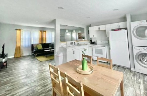 Greenwood House | Beautifully Updated in Greenwood, 15 min to Indy!