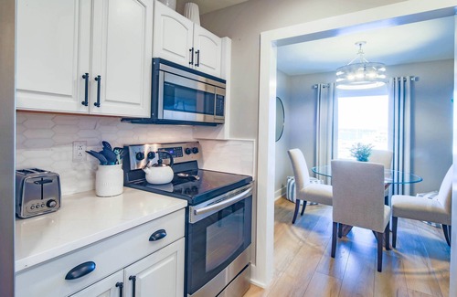 Harbour Town Condo | Beautifully Designed Harbour Town Condo w/Private Balcony & Breathtaking Views of Lighthouse!