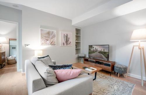 Bay Village Apartment | Beauty in Back Bay 1BR w Gym nr the Common BOS-16