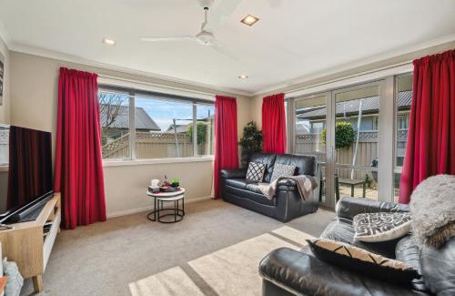 Alexandra House | Beauty on Bantry - Alexandra Holiday Home