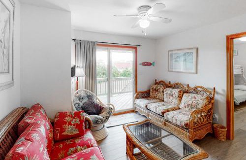 Waves House | Beauty on the Beach #7-W