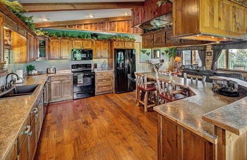 Sylvan Shores Cabin | Beaver Lake Cabin, Hot Tub, Boat dock/Swim Deck, SPECTACULAR views! Rate based on up to 6 people.