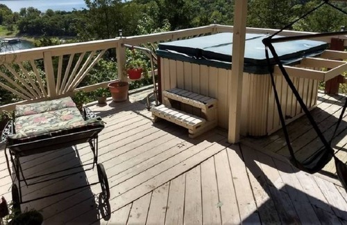 Garfield Bed & Breakfast | Beaver Lake Heavenly Hideaway B&B