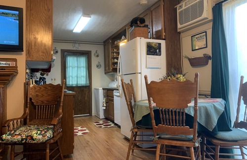 Rogers Cottage | Beaver Lake Rent Cabin Lg Covered Deck Room~Firepit~Quiet~Private~7Mi Rogers AR