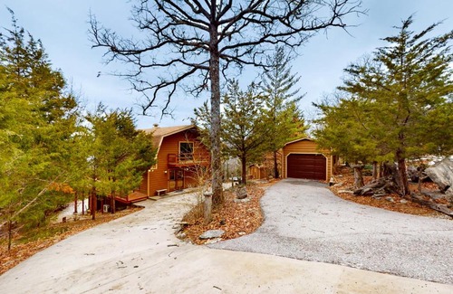 Eureka Springs House | Beaver Lake Retreat