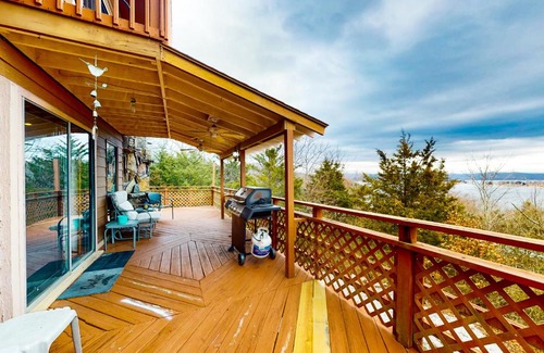 Eureka Springs House | Beaver Lake Retreat
