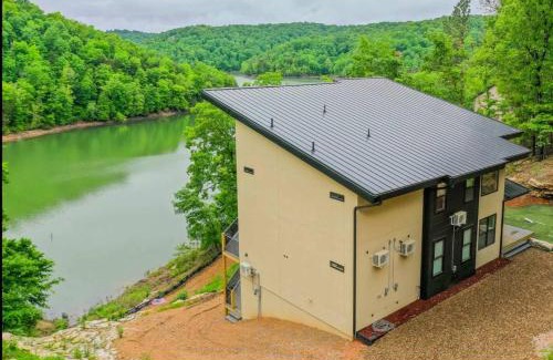 Rogers Apartment | Beaver Lake Retreat with Hot Tub & Game Room