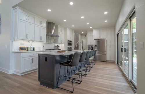Rogers Apartment | Beaver Lake Retreat with Hot Tub & Game Room