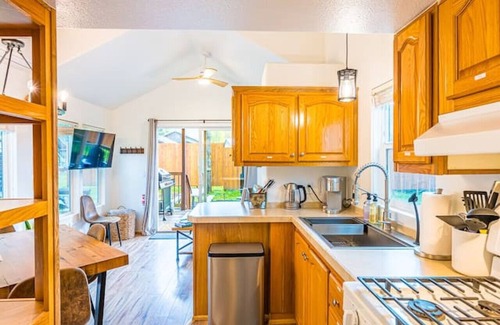 Beaver House | Beaver's Den: Private & Cozy Experience