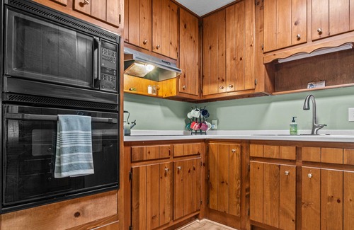 Farmington Cabin | Beaverdam Bliss Cabin on 14 acres