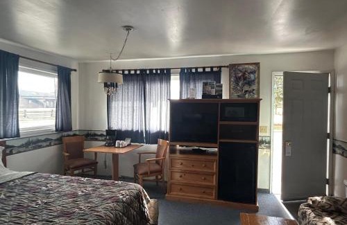 Lima Hotel | Beaverhead Inn and RV Park