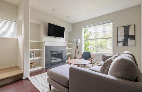 Beaverton Apartment | Beaverton 2br w parking nr trails groceries PDX-1