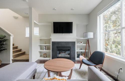 Beaverton Apartment | Beaverton 2br w parking nr trails groceries PDX-1