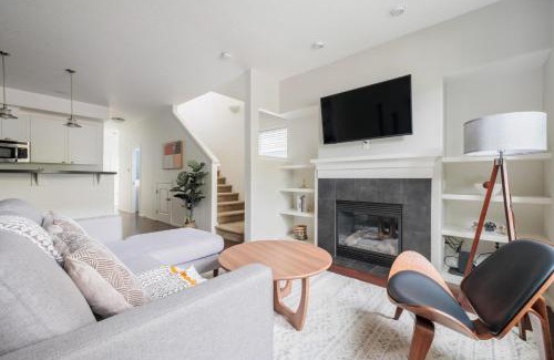 Beaverton Apartment | Beaverton 2br w parking nr trails groceries PDX-1