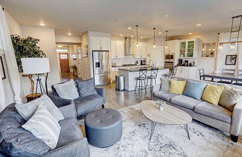 Orenco House | Beaverton Bliss- Family friendly executive living