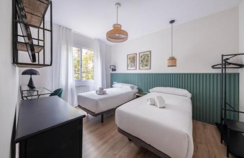 El Baix Guinardo Apartment | BeBarceloner Eixample Apartments- 4 bedrooms