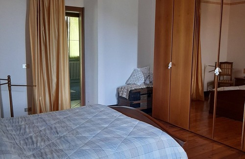 Casale Corte Cerro Bed & Breakfast | Bed and Breakfast 'Sorgiva' with Lake View, Shared Garden and Wi-Fi