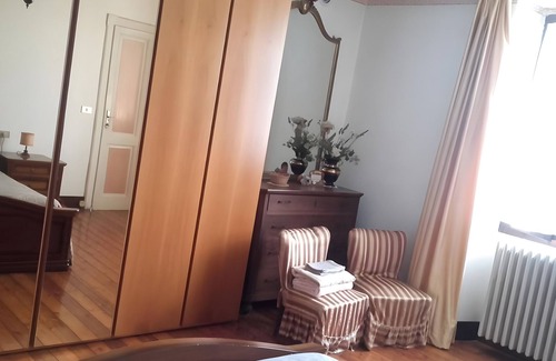 Casale Corte Cerro Bed & Breakfast | Bed and Breakfast 'Sorgiva' with Lake View, Shared Garden and Wi-Fi