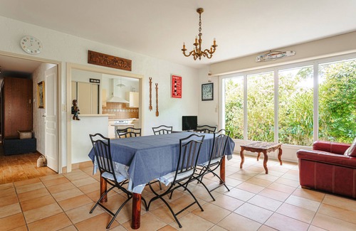 La Bree-les-Bains Bed & Breakfast | Bed and Breakfast 'Grillon La Brée Les Bains' with Shared Terrace, Shared Garden and Wi-Fi