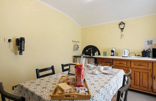 Castelnuovo Magra Apartment | Bed and Breakfast 'Alchimista Bb Borgo Marciano' with Shared Pool, Shared Garden and Wi-Fi