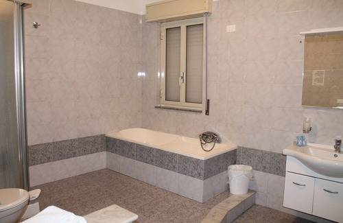 Pozzallo Bed & Breakfast | Bed and Breakfast Brezza Marina e Ristorante Shoreline