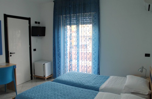 Pozzallo Bed & Breakfast | Bed and Breakfast Brezza Marina e Ristorante Shoreline