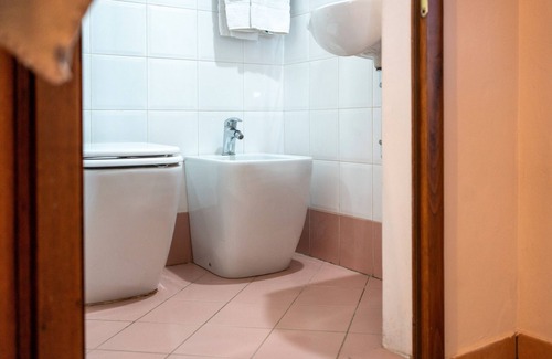 San Pietro a Cegliolo Bed & Breakfast | Bed and Breakfast 'Camera 1' with Shared Terrace, Wi-Fi and Air Conditioning