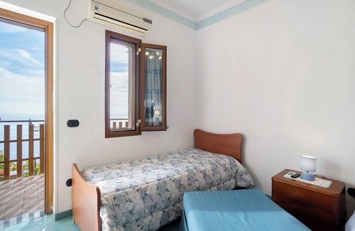 San Michele Bed & Breakfast | Bed and Breakfast 'Camera Amalfi Con Vista Mare' with Sea View, Wi-Fi and Air Conditioning