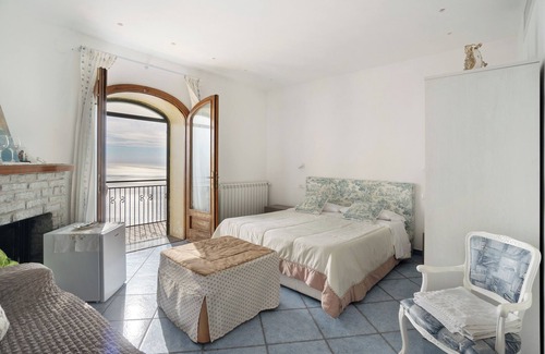 San Michele Bed & Breakfast | Bed and Breakfast 'Camera Fiordo Con Vista Mare' with Sea View, Wi-Fi and Air Conditioning