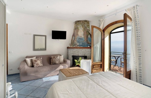 San Michele Bed & Breakfast | Bed and Breakfast 'Camera Fiordo Con Vista Mare' with Sea View, Wi-Fi and Air Conditioning