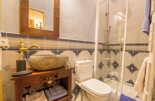 Pluvigner Bed & Breakfast | Bed and Breakfast 'Chambre Lancelot' with Shared Terrace, Shared Garden and Wi-Fi