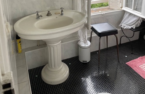 Poissy Bed & Breakfast | Bed and Breakfast, Charming House, 20 min From Paris , Garden
