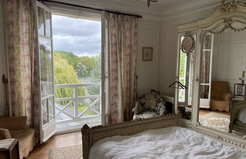 Poissy Bed & Breakfast | Bed and Breakfast, Charming House, 20 min From Paris , Garden
